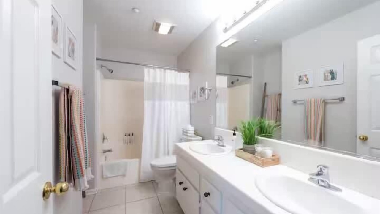 Photo of Bathroom in Vista