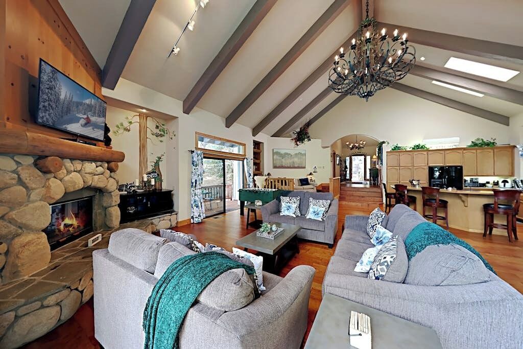 Photo of Livingroom in Cedar Glen
