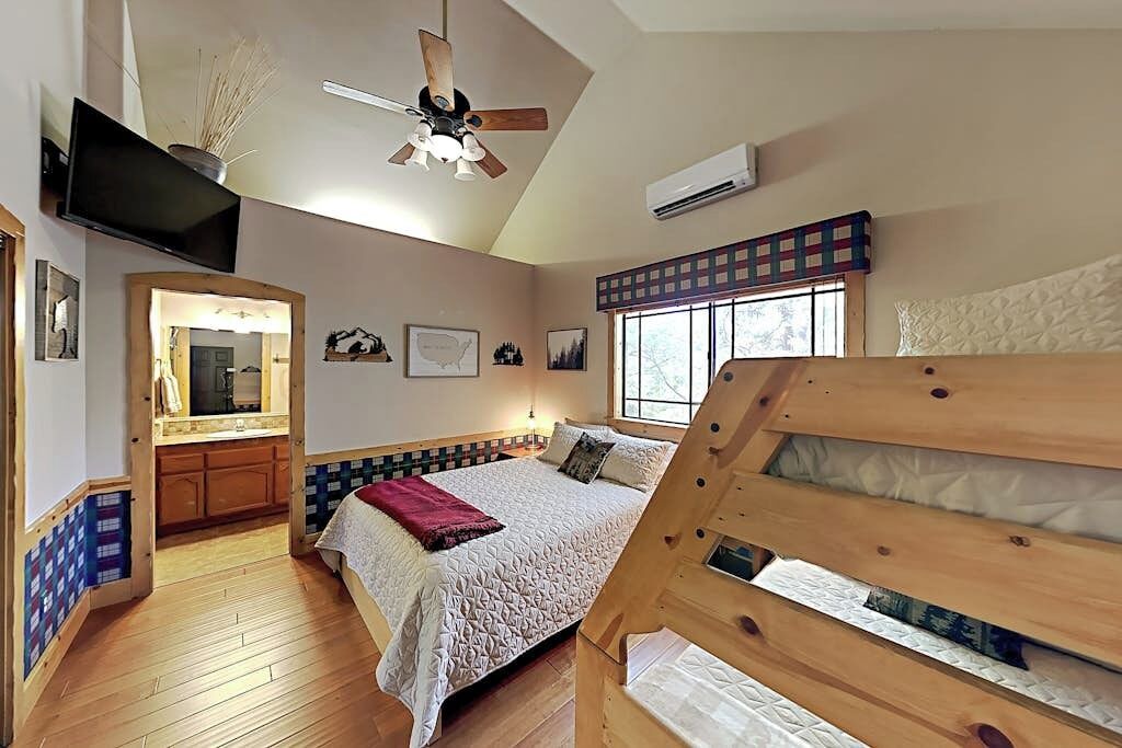 Photo of Bedroom in Cedar Glen