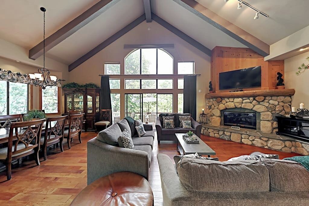 Photo of Livingroom in Cedar Glen