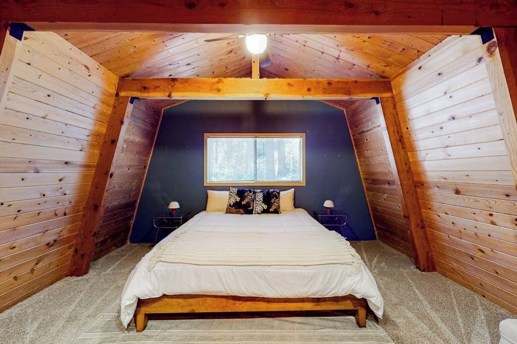 Photo of Bedroom in Crestline