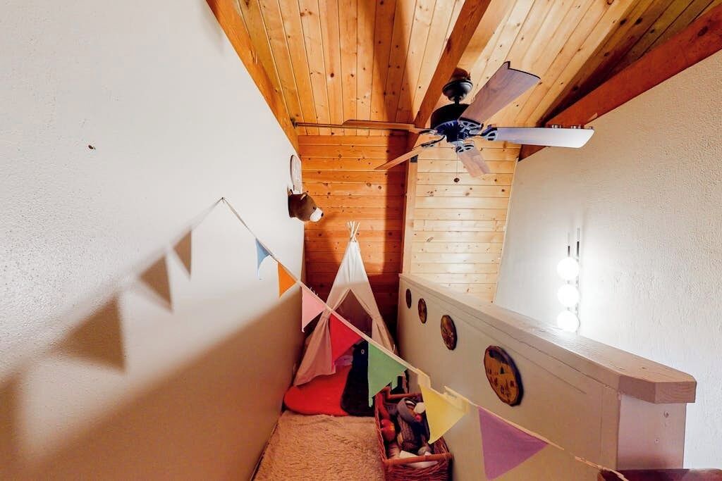 Photo of Bedroom in Crestline