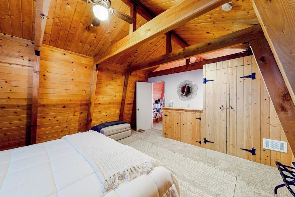 Photo of Bedroom in Crestline