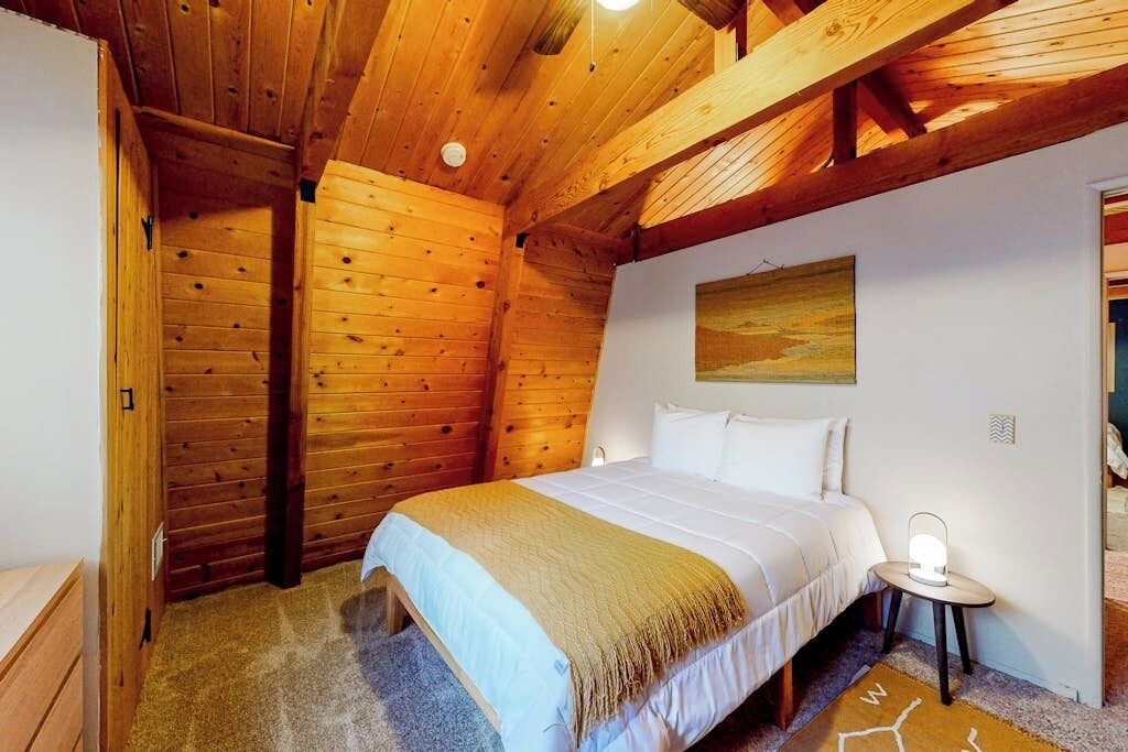 Photo of Bedroom in Crestline