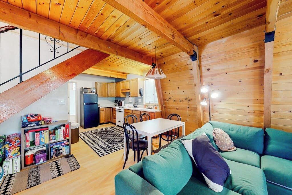 Photo of Livingroom in Crestline