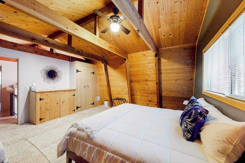 Photo of Bedroom in Crestline