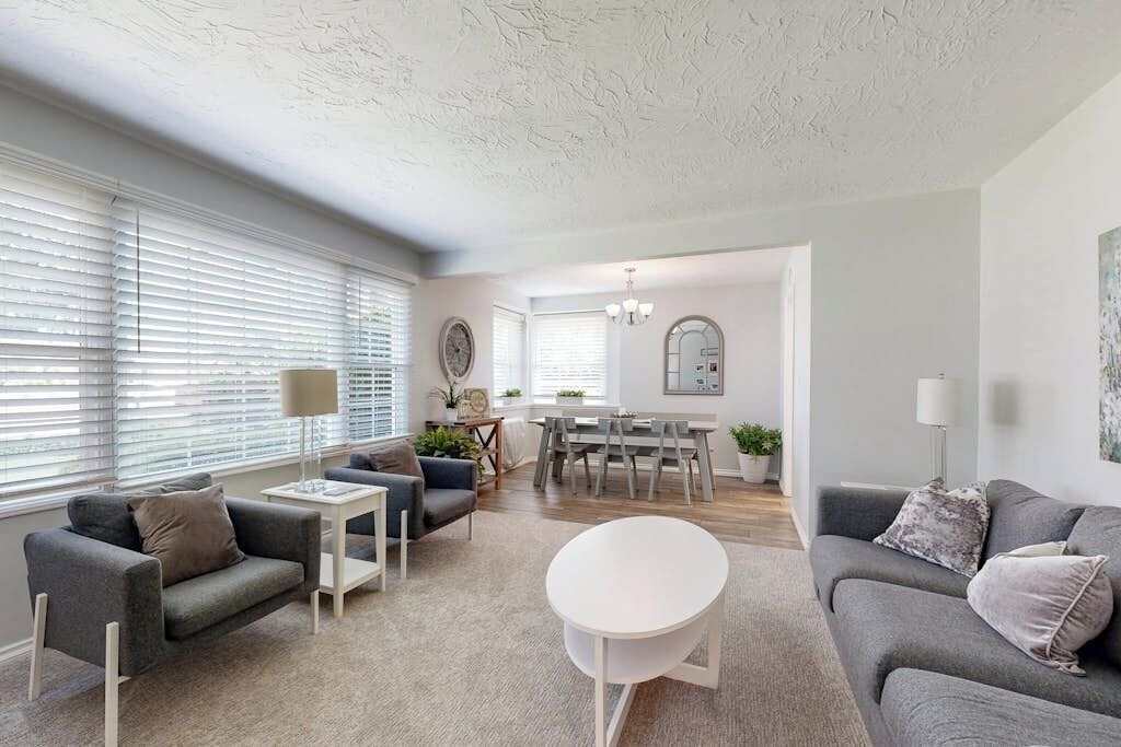 Photo of Livingroom in Orange