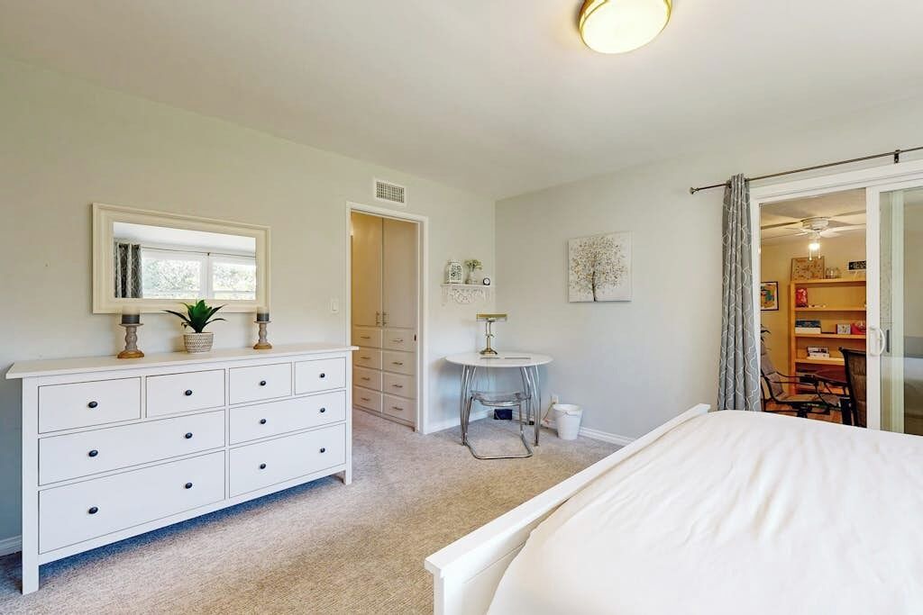Photo of Bedroom in Orange