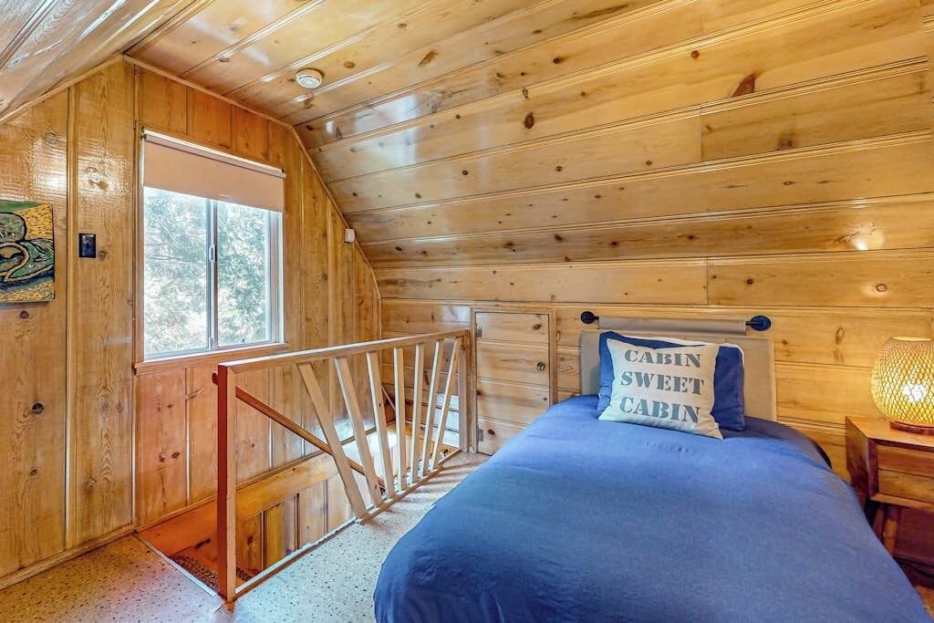 Photo of Bedroom in Crestline