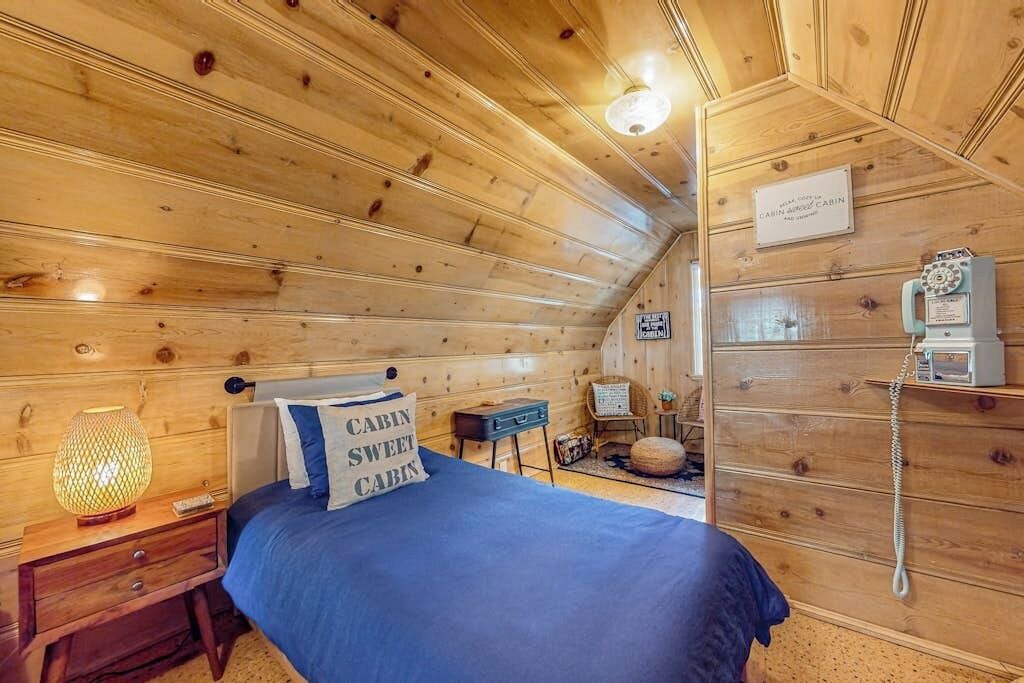 Photo of Bedroom in Crestline