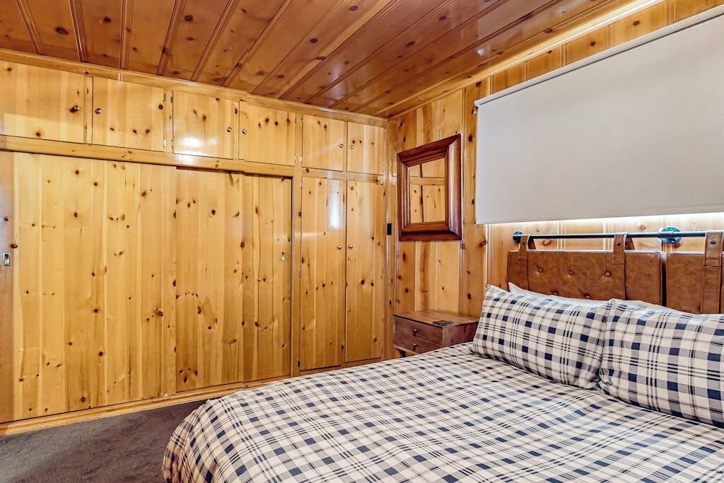 Photo of Bedroom in Crestline