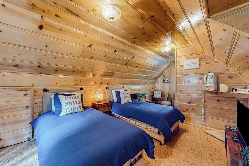 Photo of Bedroom in Crestline