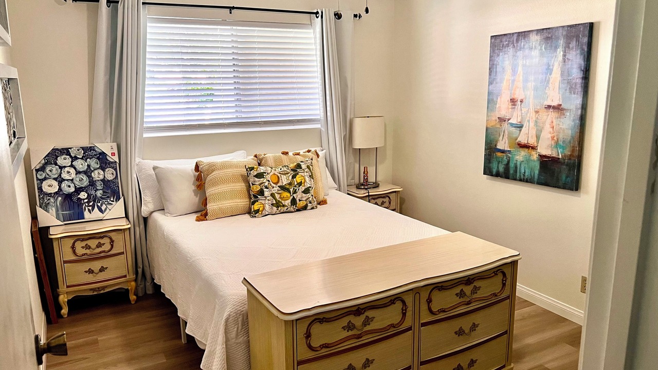 Photo of Bedroom in Racquet Club West
