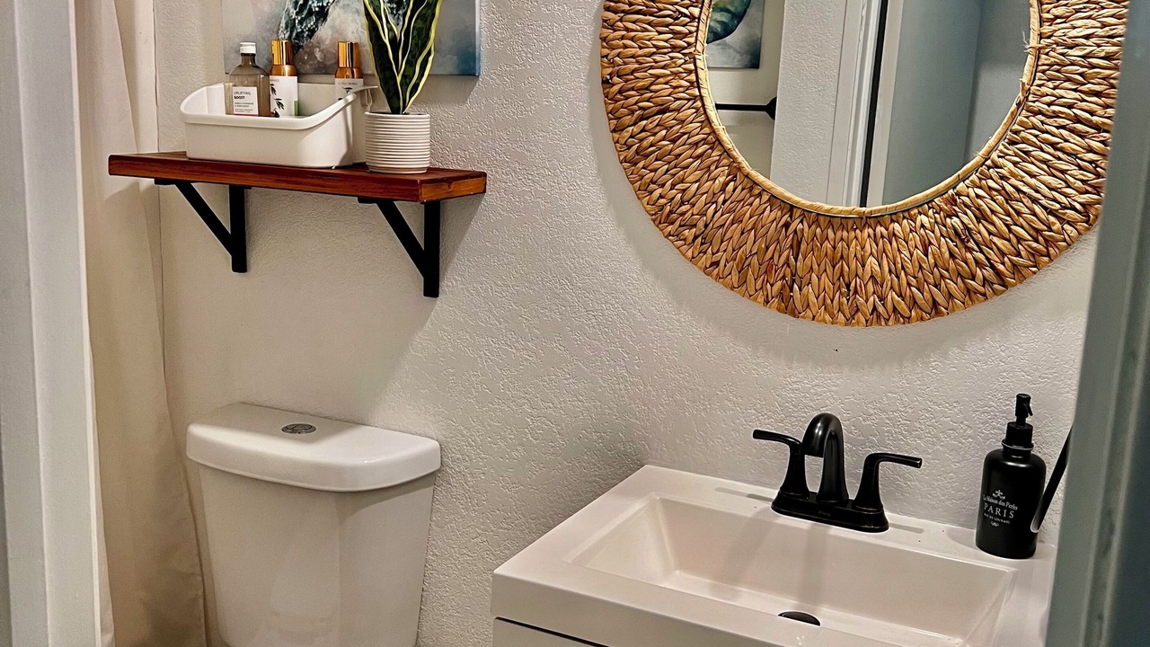 Photo of Bathroom in Racquet Club West