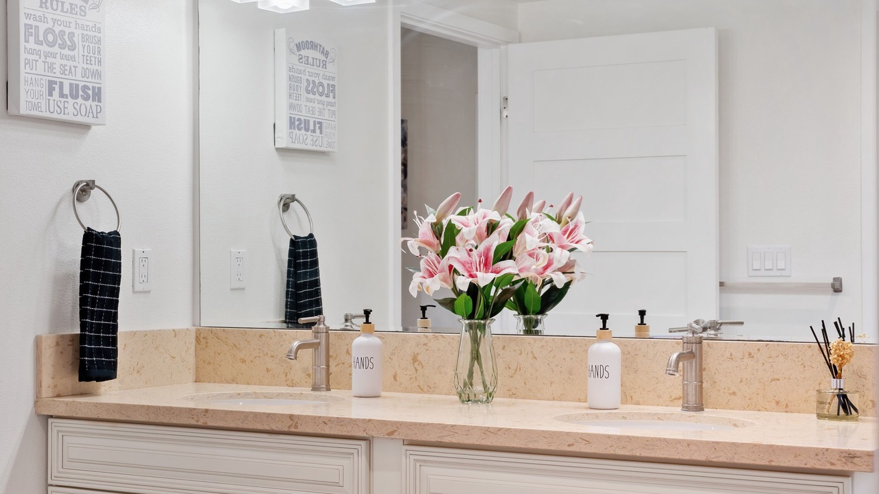 Photo of Bathroom in Lamanda Park