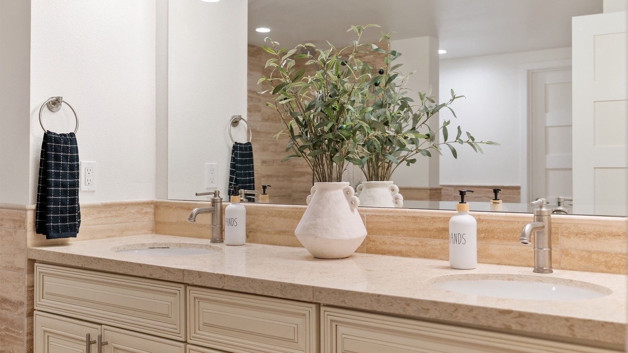 Photo of Bathroom in Lamanda Park