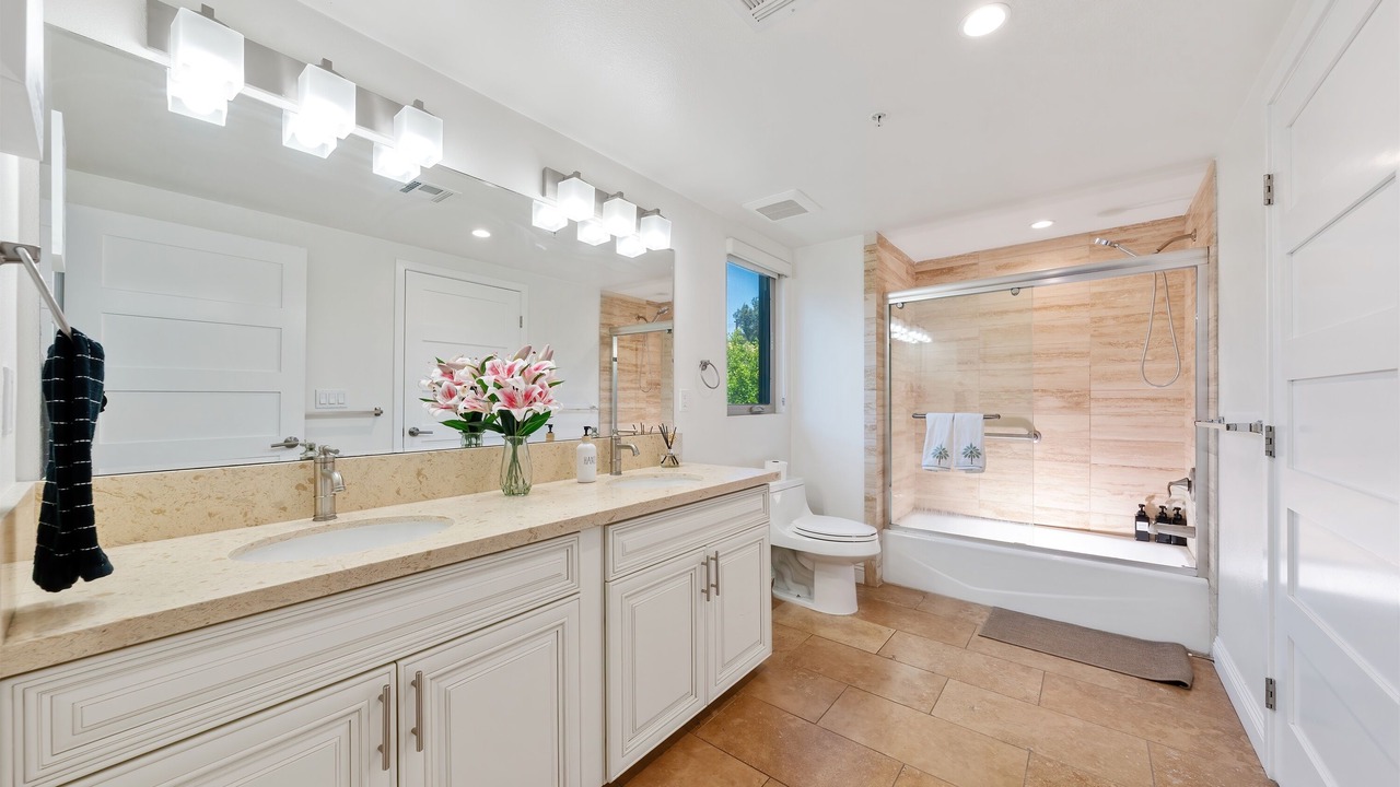 Photo of Bathroom in Lamanda Park