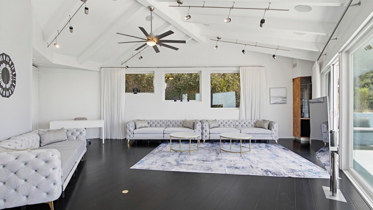 Photo of Livingroom in Country Club