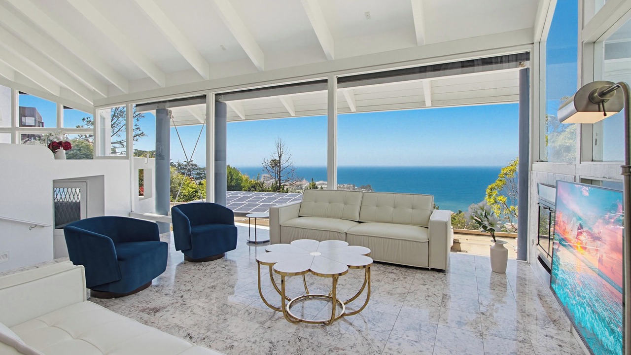 Photo of Livingroom in Country Club