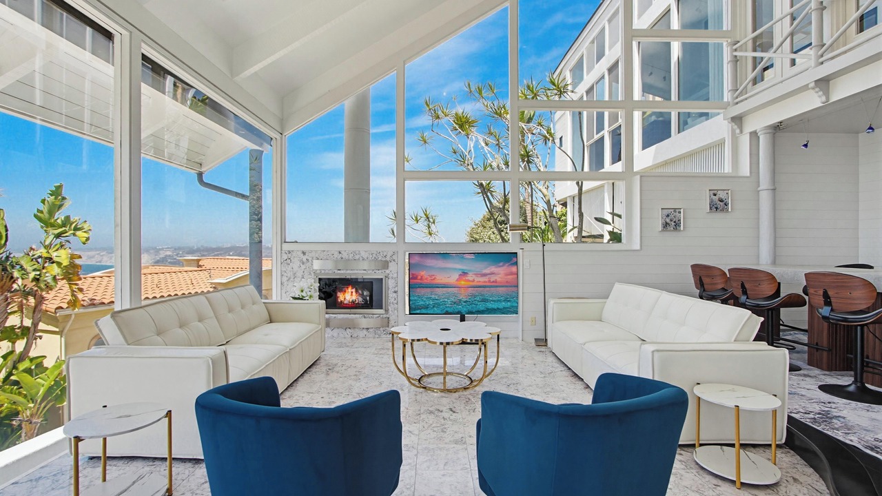 Photo of Livingroom in Country Club