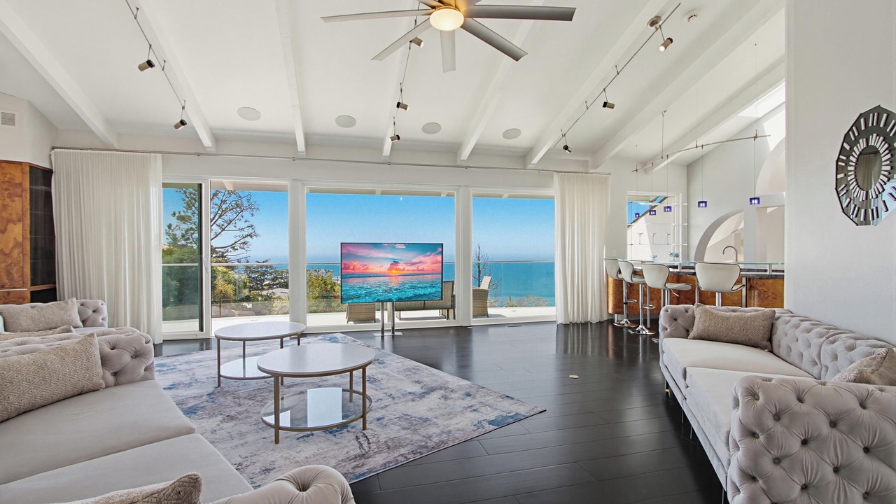 Photo of Livingroom in Country Club