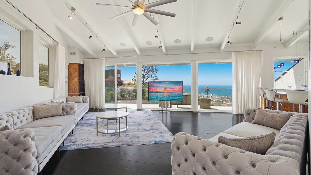 Photo of Livingroom in Country Club