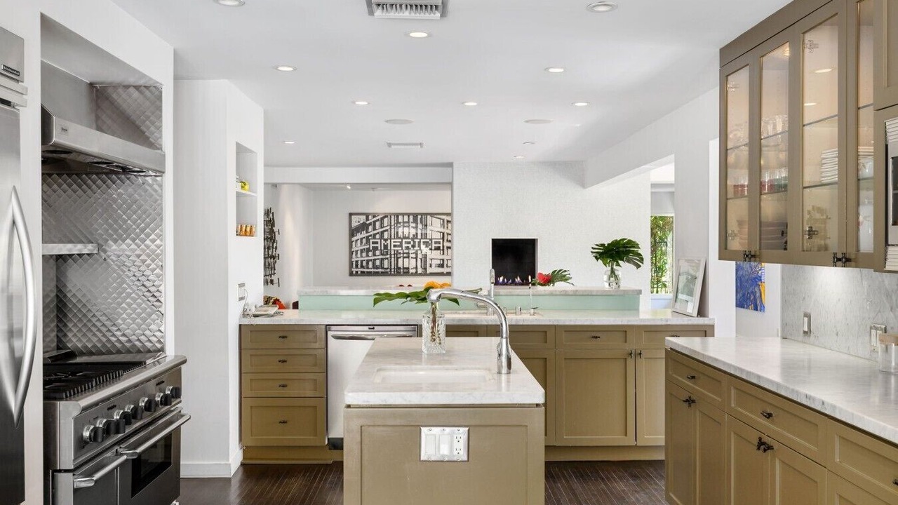 Photo of Others in Hollywood Hills West