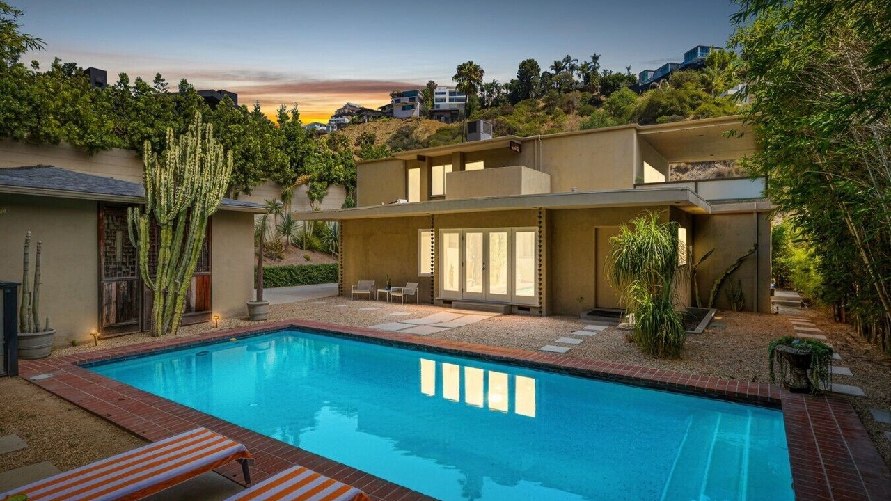 Photo of Outdoor in Hollywood Hills West