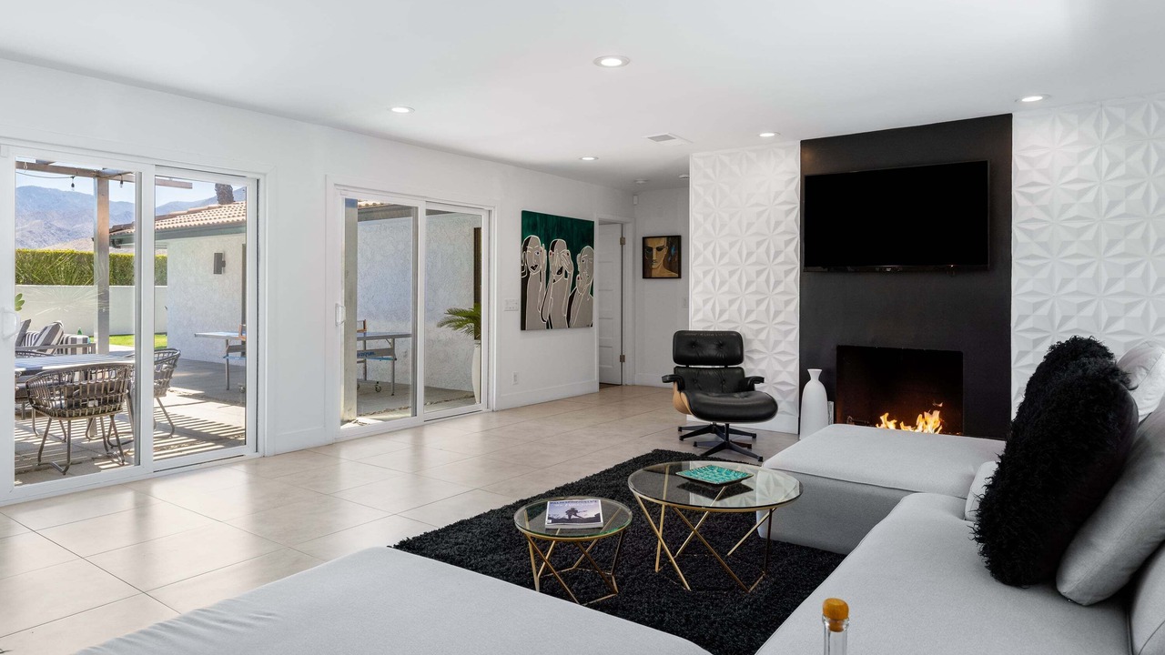 Photo of Livingroom in The Movie Colony