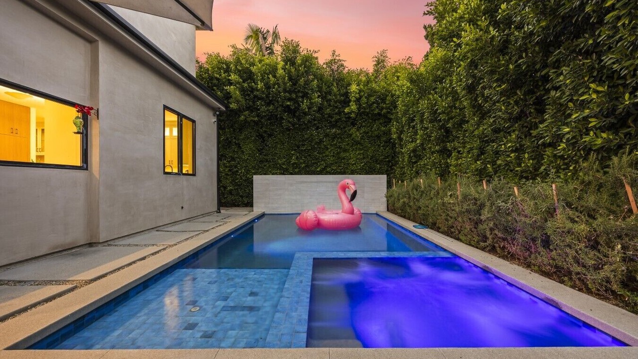 Photo of Others in Encino