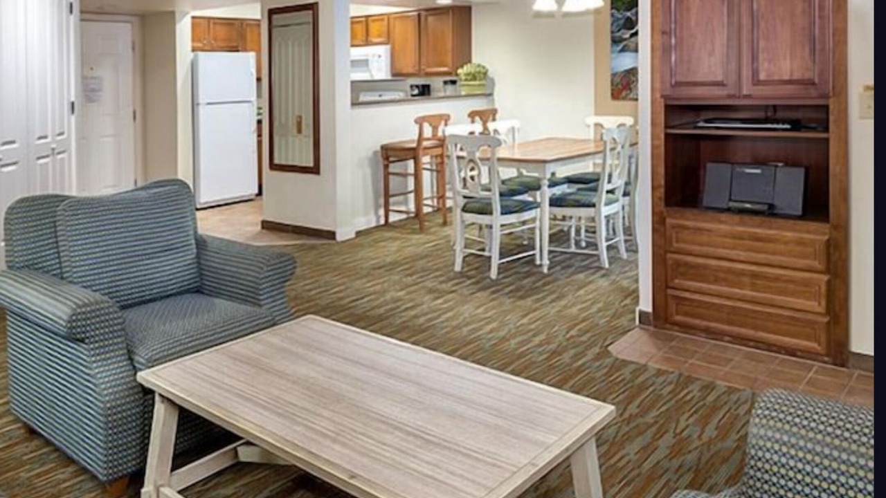 Photo of Livingroom in Round Hill Village