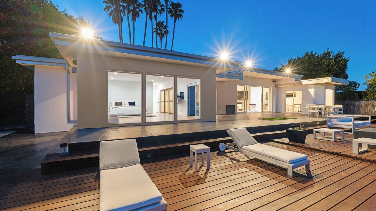 Photo of Patio Balcony in Beverly Glen
