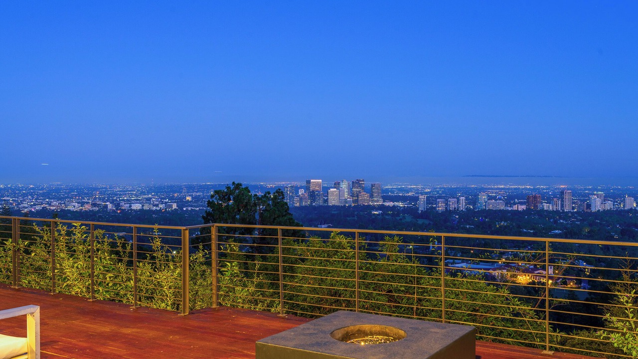 Photo of Patio Balcony in Beverly Glen