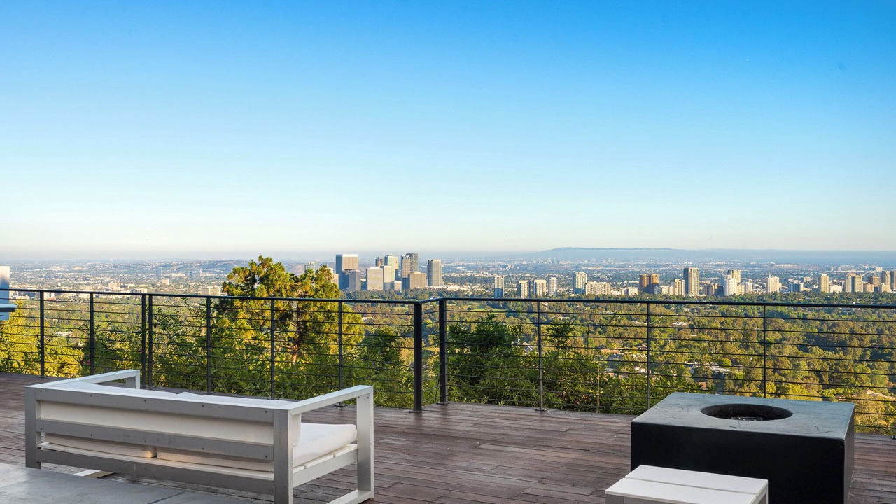 Photo of Patio Balcony in Beverly Glen