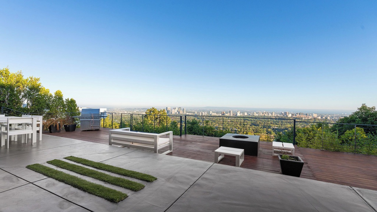 Photo of Patio Balcony in Beverly Glen
