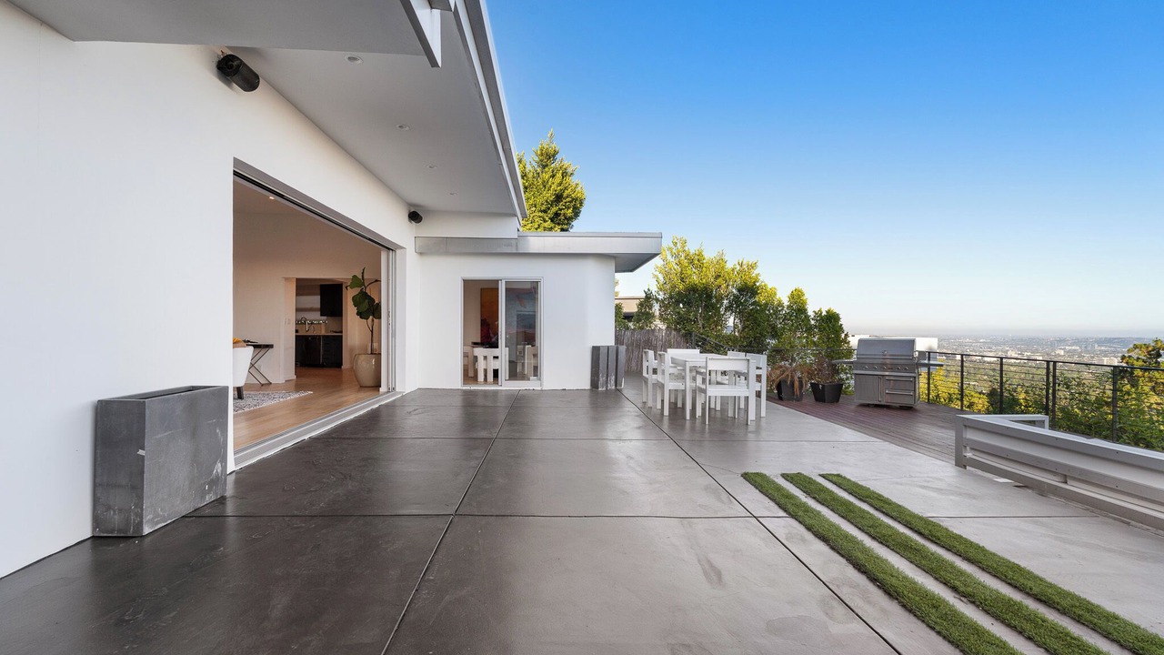 Photo of Patio Balcony in Beverly Glen
