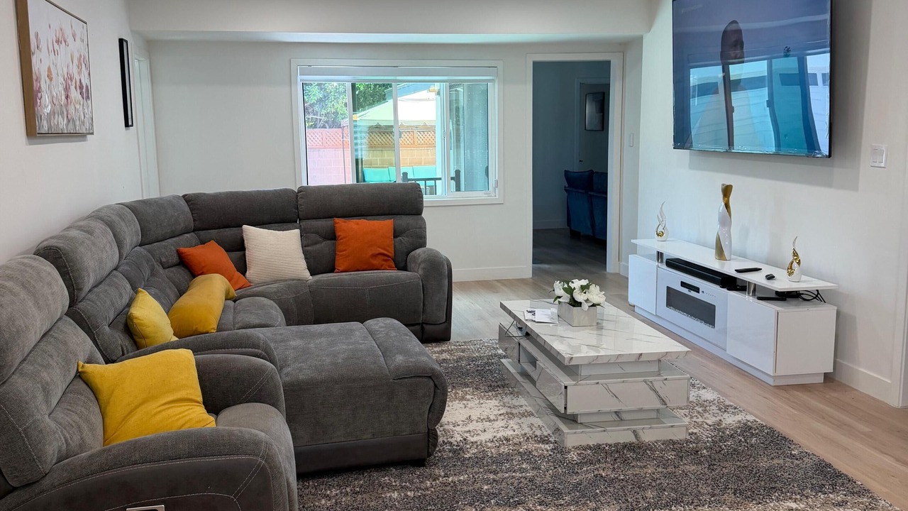 Photo of Livingroom in Harbor Gateway North
