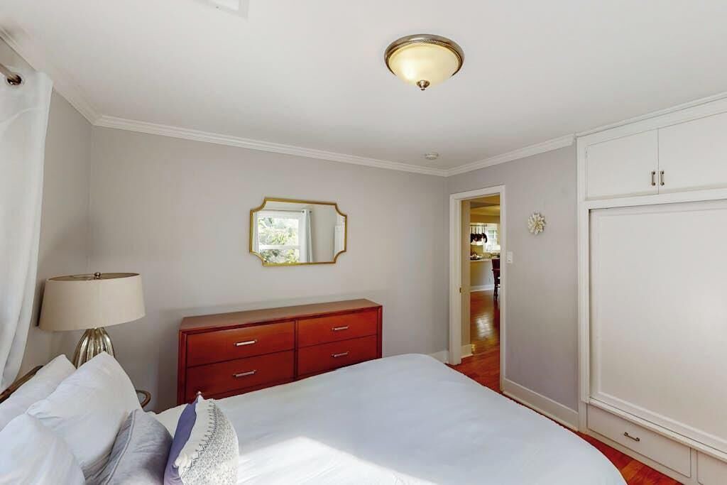 Photo of Bedroom in Junior College Neighborhood Association