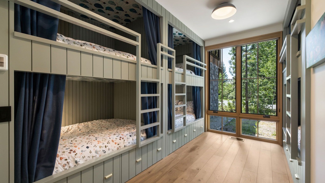 Photo of Bedroom in Lake Forest