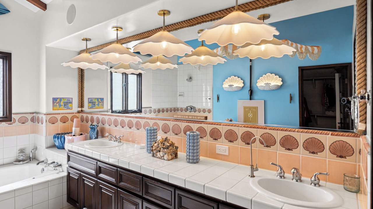 Photo of Bathroom in Avalon
