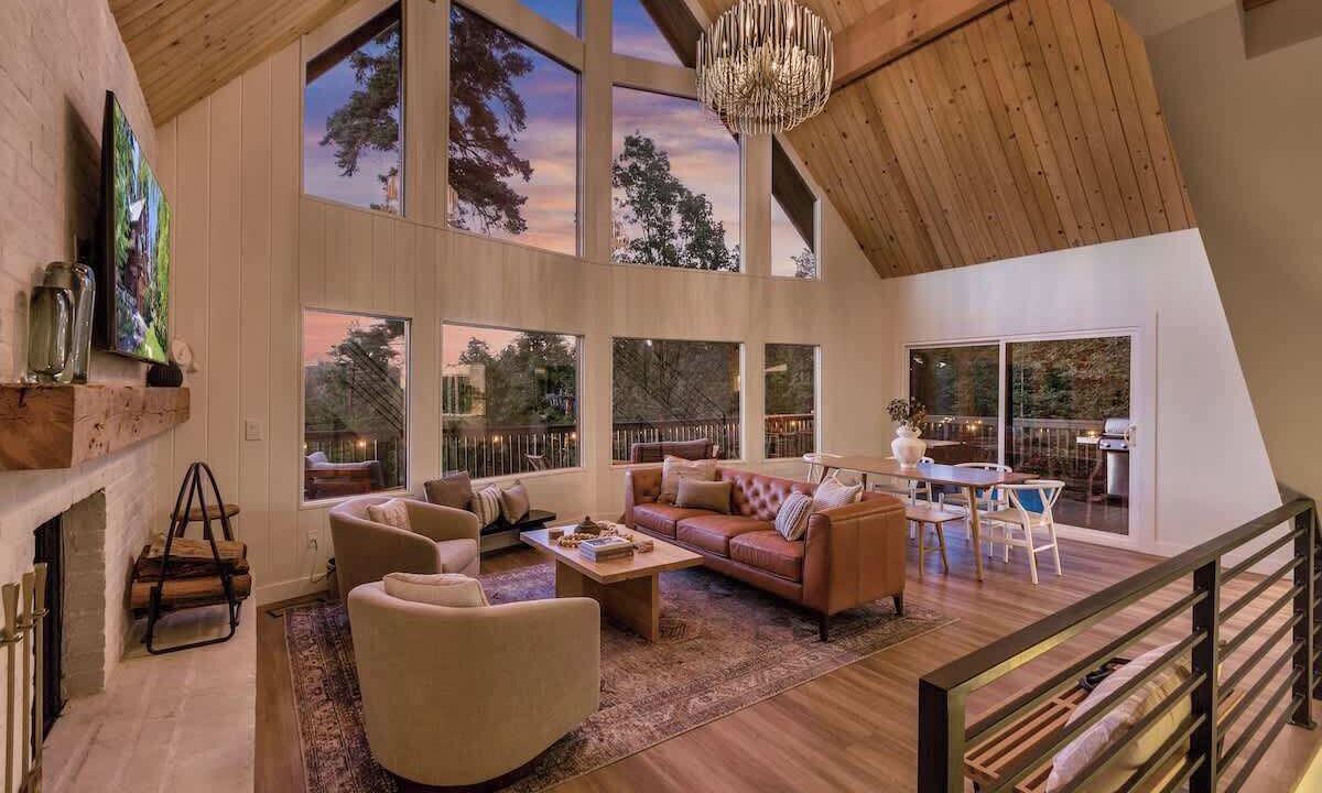 Photo of Livingroom in Cedar Glen