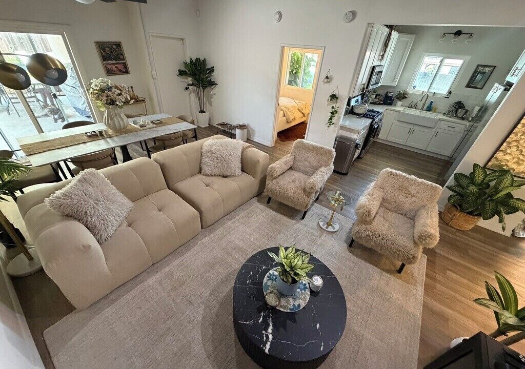 Photo of Livingroom in McLaughlin