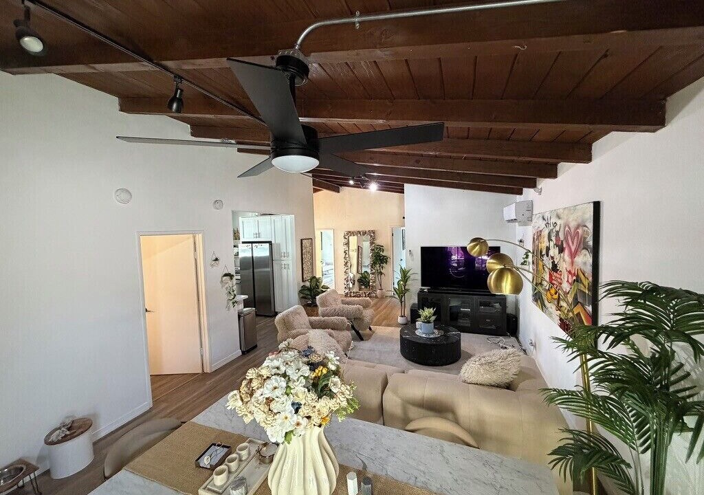 Photo of Livingroom in McLaughlin