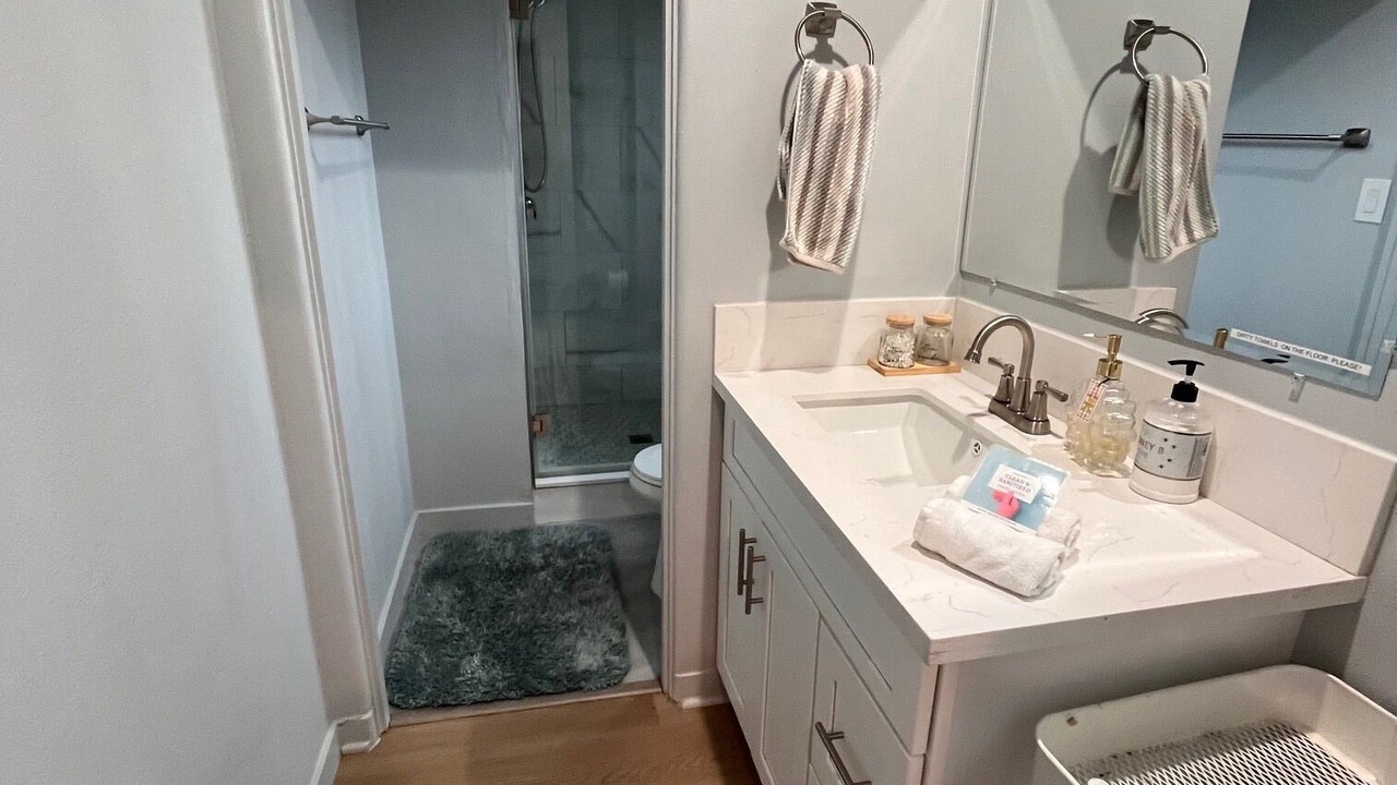 Photo of Bathroom in Lamanda Park
