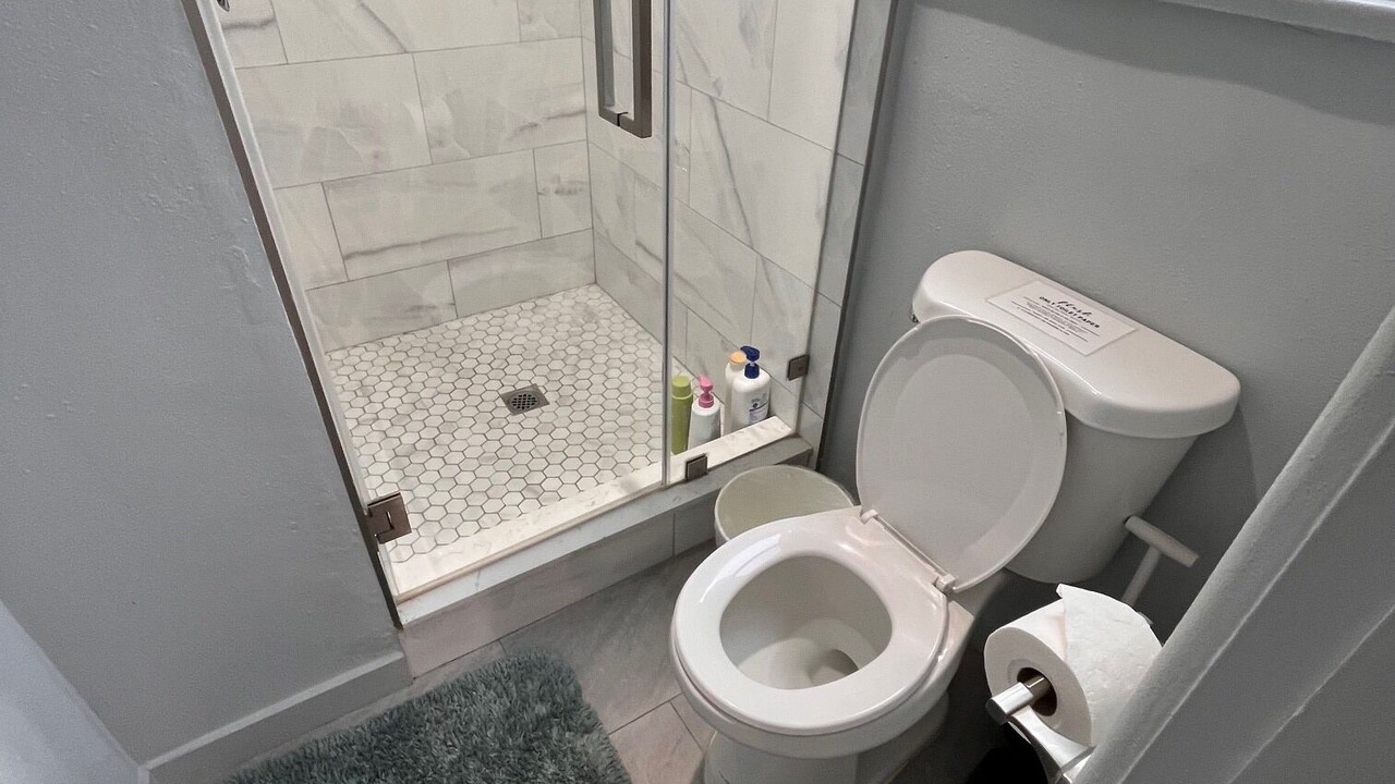 Photo of Bathroom in Lamanda Park