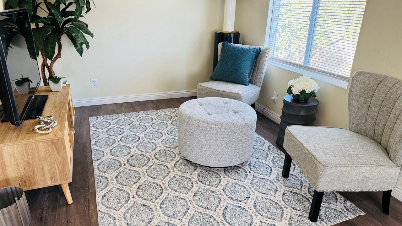 Photo of Livingroom in Mid Central
