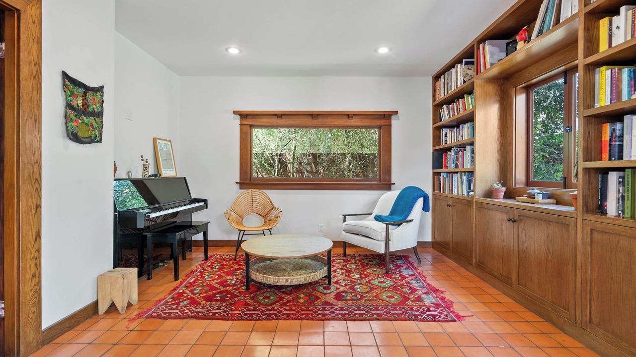 Photo of Bedroom in Mid City