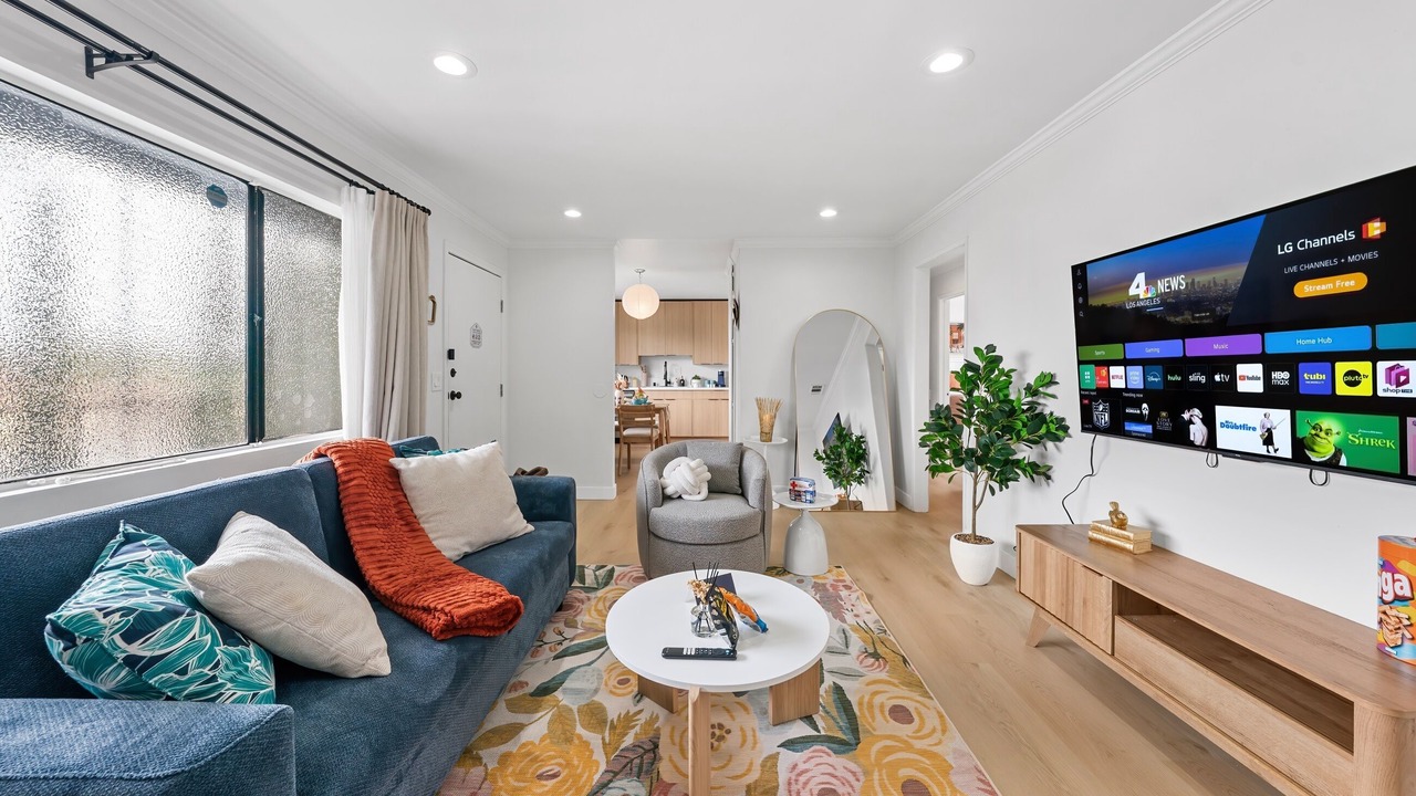 Photo of Livingroom in Lamanda Park