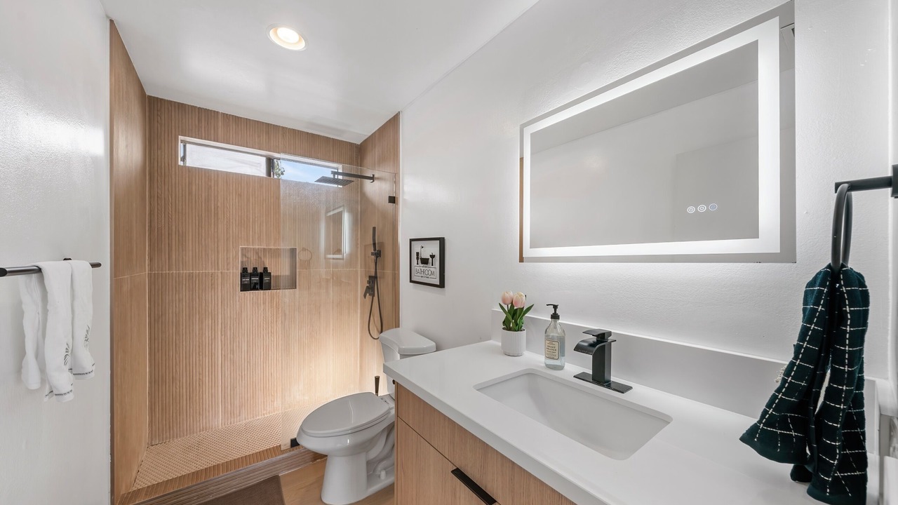 Photo of Bathroom in Lamanda Park