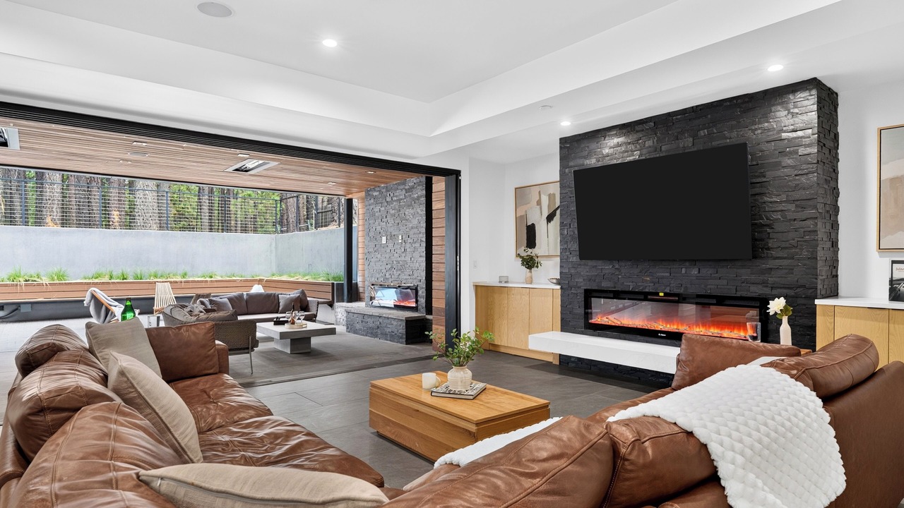 Photo of Livingroom in Summit Estates